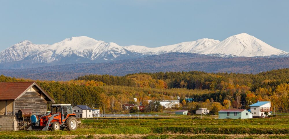 大雪山と北海道の田舎の風景写真